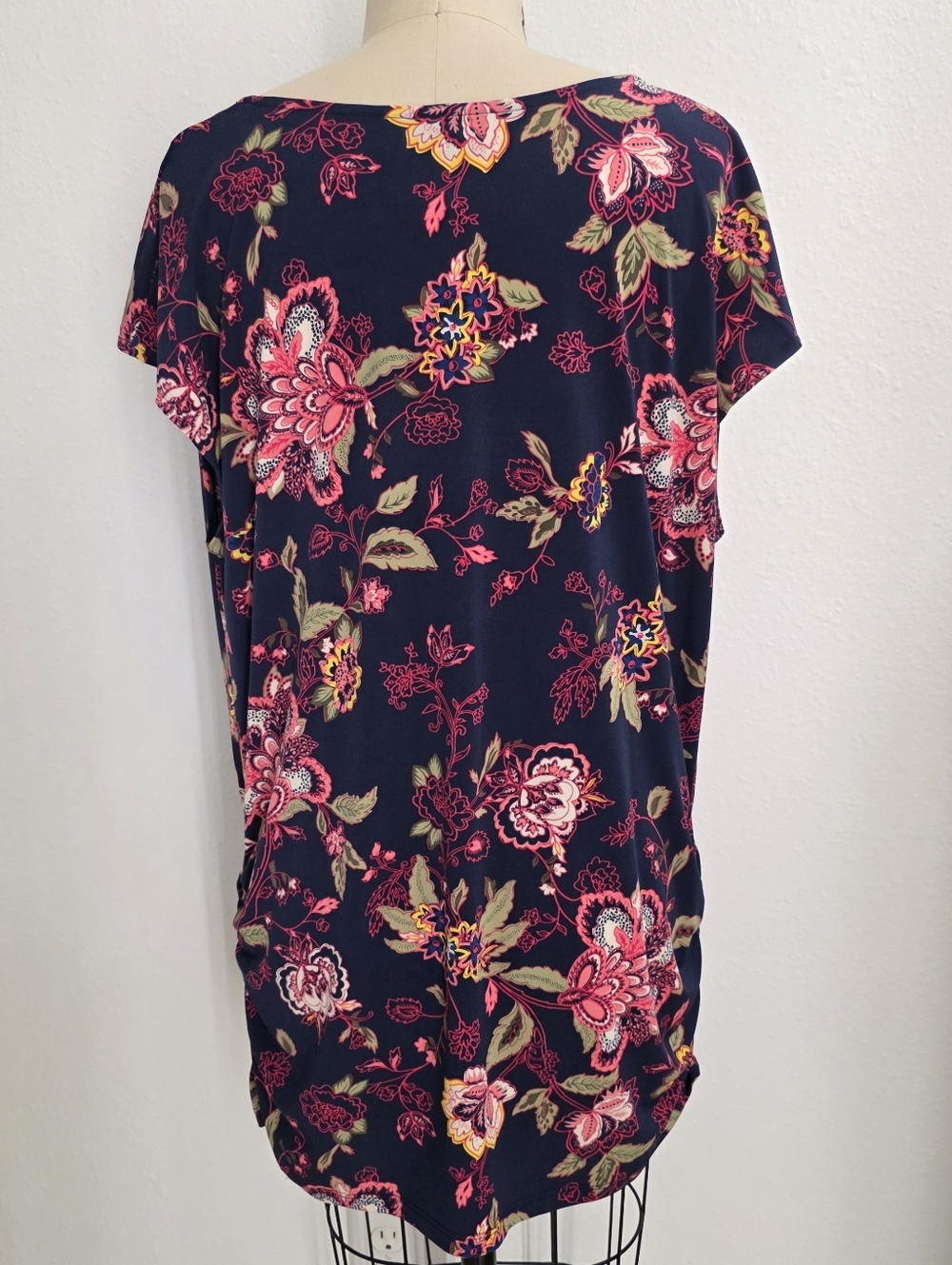Lane Bryant NWT Navy Floral Cowl Neck Tunic Top Size 14/16 - Picture 4 of 7